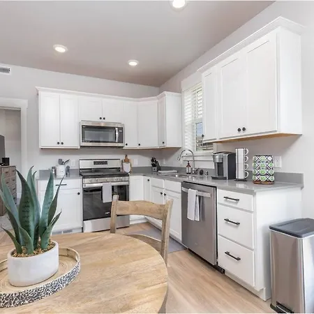 Charming 3-Bedroom In Vibrant New Neighborhood